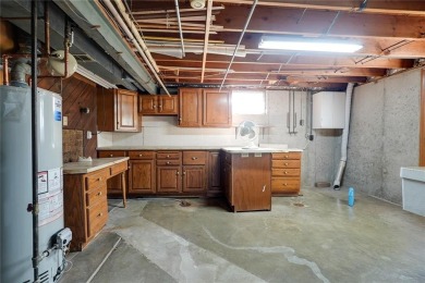 Spacious 3 Bedroom, 3 Bath Ranch Home with 4 Season Sun Room on Royal Meadows Golf Course in Missouri - for sale on GolfHomes.com, golf home, golf lot