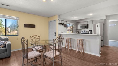 Welcome home to the Osage Vista's community. This top floor unit on Seasons Ridge At Four Seasons in Missouri - for sale on GolfHomes.com, golf home, golf lot