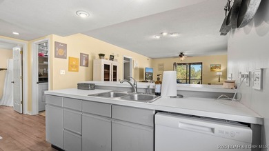 Welcome home to the Osage Vista's community. This top floor unit on Seasons Ridge At Four Seasons in Missouri - for sale on GolfHomes.com, golf home, golf lot