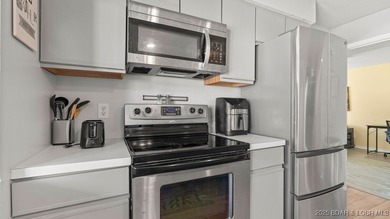 Welcome home to the Osage Vista's community. This top floor unit on Seasons Ridge At Four Seasons in Missouri - for sale on GolfHomes.com, golf home, golf lot