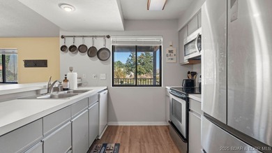 Welcome home to the Osage Vista's community. This top floor unit on Seasons Ridge At Four Seasons in Missouri - for sale on GolfHomes.com, golf home, golf lot