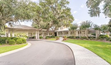 Keeping it simple in this charming one-level home overlooking a on Dataw Island Club in South Carolina - for sale on GolfHomes.com, golf home, golf lot