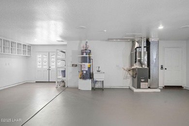 Welcome to this inviting single-family home situated along the on London Bridge Golf Course in Arizona - for sale on GolfHomes.com, golf home, golf lot