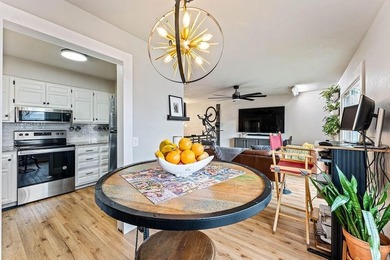 Beautifully updated Bella Vista (end unit) townhome, filled with on Bella Vista Country Club and Golf Course in Arkansas - for sale on GolfHomes.com, golf home, golf lot