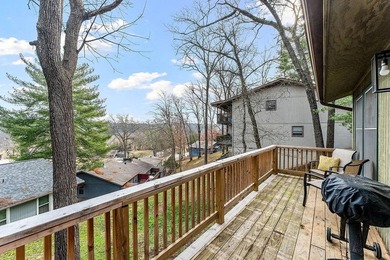 Beautifully updated Bella Vista (end unit) townhome, filled with on Bella Vista Country Club and Golf Course in Arkansas - for sale on GolfHomes.com, golf home, golf lot