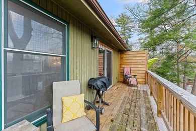 Beautifully updated Bella Vista (end unit) townhome, filled with on Bella Vista Country Club and Golf Course in Arkansas - for sale on GolfHomes.com, golf home, golf lot