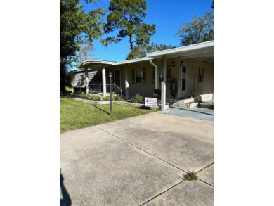 Great Opportunity in this Premier Ocala 55+ Community! Gorgeous on Rolling Greens Executive Golf Community in Florida - for sale on GolfHomes.com, golf home, golf lot