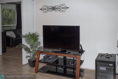 MOTIVATED SELLERS! Bring your offer to this spacious low priced on Oaks Country Club in Florida - for sale on GolfHomes.com, golf home, golf lot