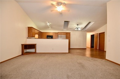 Beautifully maintained single level 2 bed, 1 bath, 2 car on Stones Throw Golf Course in Minnesota - for sale on GolfHomes.com, golf home, golf lot