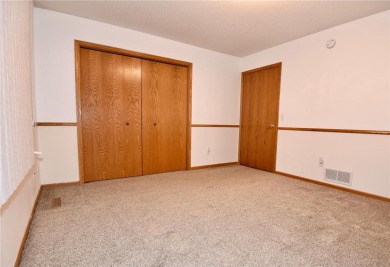 Beautifully maintained single level 2 bed, 1 bath, 2 car on Stones Throw Golf Course in Minnesota - for sale on GolfHomes.com, golf home, golf lot