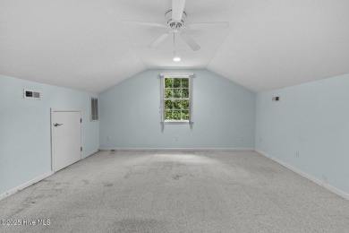 Welcome to this charming 3-bedroom, 2-bathroom home located in on Harbour Point Golf Club in North Carolina - for sale on GolfHomes.com, golf home, golf lot