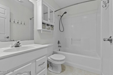 Welcome to this charming 3-bedroom, 2-bathroom home located in on Harbour Point Golf Club in North Carolina - for sale on GolfHomes.com, golf home, golf lot