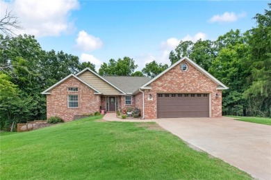 Welcome to your new home in NWA! Nestled in a cul-de-sac just 15 on Bella Vista Country Club - Kingswood in Arkansas - for sale on GolfHomes.com, golf home, golf lot