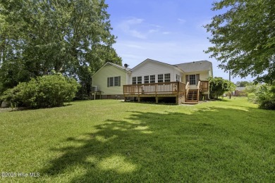 Welcome to this charming 3-bedroom, 2-bathroom home located in on Harbour Point Golf Club in North Carolina - for sale on GolfHomes.com, golf home, golf lot