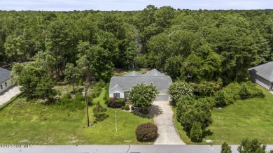 Welcome to this charming 3-bedroom, 2-bathroom home located in on Harbour Point Golf Club in North Carolina - for sale on GolfHomes.com, golf home, golf lot