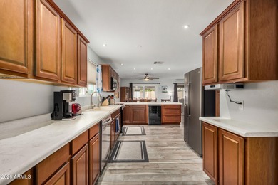 The home in Fountain of the Sun you've been waiting for! 3 BR on Fountain of the Sun Country Club in Arizona - for sale on GolfHomes.com, golf home, golf lot