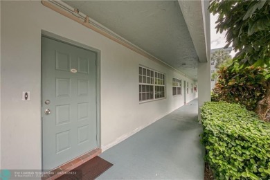 Spacious and beautifully updated 2-bedroom, 2-bathroom on Palm-Aire Country Club and Resort - Palms in Florida - for sale on GolfHomes.com, golf home, golf lot
