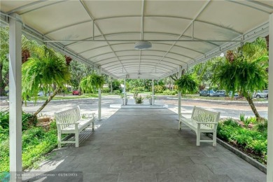 Spacious and beautifully updated 2-bedroom, 2-bathroom on Palm-Aire Country Club and Resort - Palms in Florida - for sale on GolfHomes.com, golf home, golf lot