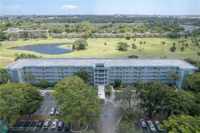 Spacious and beautifully updated 2-bedroom, 2-bathroom on Palm-Aire Country Club and Resort - Palms in Florida - for sale on GolfHomes.com, golf home, golf lot