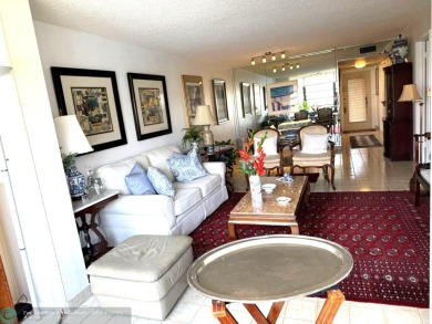 ks: Owner Motivated! Well maintains and spacious 1 bed 1.5 bath on Sunrise Lakes Phase IV Golf Course in Florida - for sale on GolfHomes.com, golf home, golf lot
