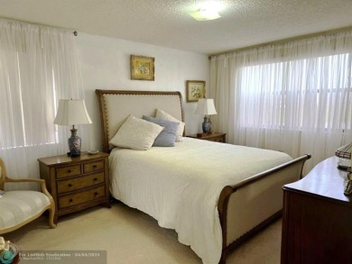 ks: Owner Motivated! Well maintains and spacious 1 bed 1.5 bath on Sunrise Lakes Phase IV Golf Course in Florida - for sale on GolfHomes.com, golf home, golf lot