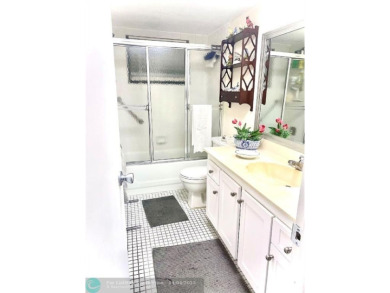 ks: Owner Motivated! Well maintains and spacious 1 bed 1.5 bath on Sunrise Lakes Phase IV Golf Course in Florida - for sale on GolfHomes.com, golf home, golf lot