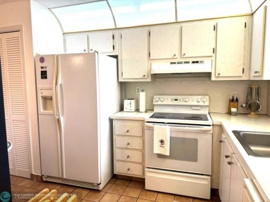 ks: Owner Motivated! Well maintains and spacious 1 bed 1.5 bath on Sunrise Lakes Phase IV Golf Course in Florida - for sale on GolfHomes.com, golf home, golf lot