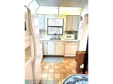 ks: Owner Motivated! Well maintains and spacious 1 bed 1.5 bath on Sunrise Lakes Phase IV Golf Course in Florida - for sale on GolfHomes.com, golf home, golf lot
