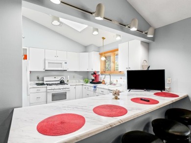 TWO FAMILY UNIT: ONE IS THREE BEDROOM WITH TWO FULL BATHROOMS on Willow Pond Golf Course in Illinois - for sale on GolfHomes.com, golf home, golf lot