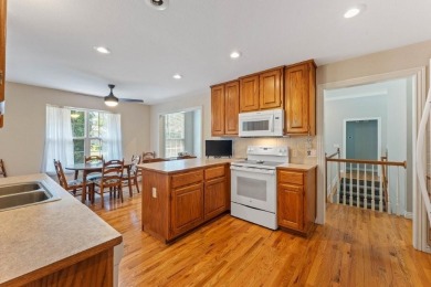 Square footage lives large in this home that shows pride of on Bella Vista - Metfield Golf Complex and Country Club in Arkansas - for sale on GolfHomes.com, golf home, golf lot