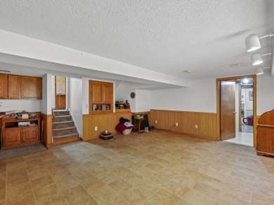 TWO FAMILY UNIT: ONE IS THREE BEDROOM WITH TWO FULL BATHROOMS on Willow Pond Golf Course in Illinois - for sale on GolfHomes.com, golf home, golf lot