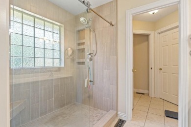 Square footage lives large in this home that shows pride of on Bella Vista - Metfield Golf Complex and Country Club in Arkansas - for sale on GolfHomes.com, golf home, golf lot