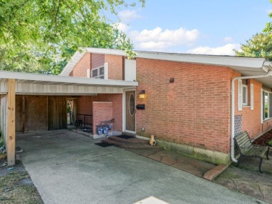 TWO FAMILY UNIT: ONE IS THREE BEDROOM WITH TWO FULL BATHROOMS on Willow Pond Golf Course in Illinois - for sale on GolfHomes.com, golf home, golf lot