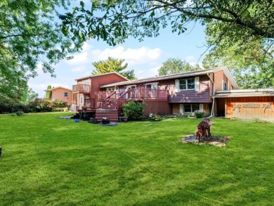 TWO FAMILY UNIT: ONE IS THREE BEDROOM WITH TWO FULL BATHROOMS on Willow Pond Golf Course in Illinois - for sale on GolfHomes.com, golf home, golf lot