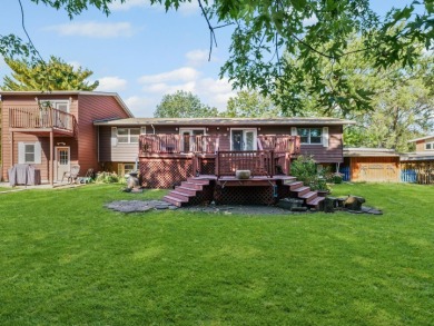 TWO FAMILY UNIT: ONE IS THREE BEDROOM WITH TWO FULL BATHROOMS on Willow Pond Golf Course in Illinois - for sale on GolfHomes.com, golf home, golf lot