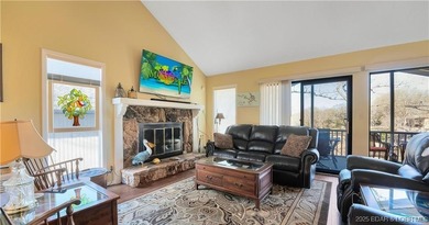 Welcome to this pristine, turnkey move-in-ready home, located in on The Oaks Golf Course in Missouri - for sale on GolfHomes.com, golf home, golf lot