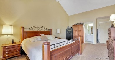 Welcome to this pristine, turnkey move-in-ready home, located in on The Oaks Golf Course in Missouri - for sale on GolfHomes.com, golf home, golf lot