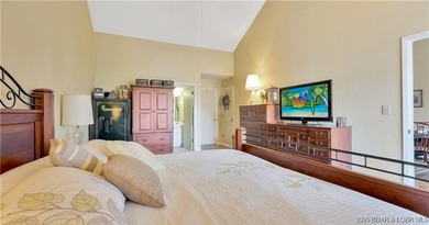 Welcome to this pristine, turnkey move-in-ready home, located in on The Oaks Golf Course in Missouri - for sale on GolfHomes.com, golf home, golf lot