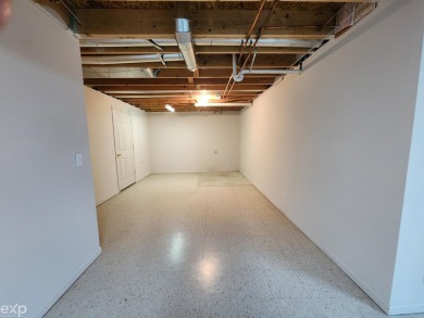 Welcome to our Waterford site condo listing. Enjoy the comfort on White Lake Oaks Golf Course in Michigan - for sale on GolfHomes.com, golf home, golf lot