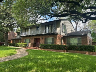 Welcome to your dream home in the heart of Stevens Park. This on Stevens Park Golf Course in Texas - for sale on GolfHomes.com, golf home, golf lot