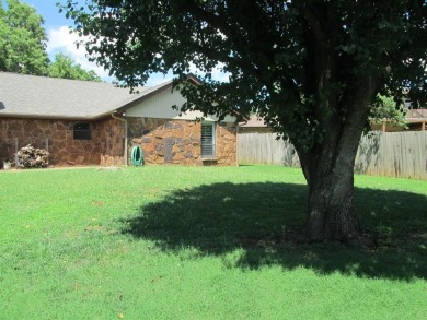 This stunning one-level contemporary home offers 2,173 square on The Greens Country Club in Oklahoma - for sale on GolfHomes.com, golf home, golf lot