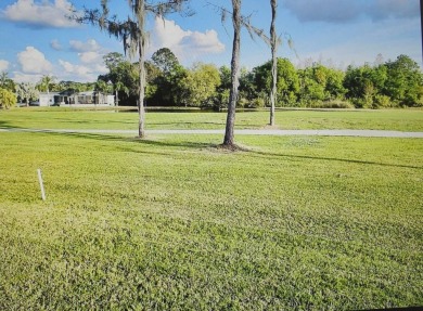 Beautiful 2-Bedroom Palm Harbor Home with Stunning Golf Course on Schalamar Creek Golf and Country Club in Florida - for sale on GolfHomes.com, golf home, golf lot