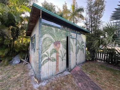 Discover the ultimate blend of space, privacy, and potential in on Spanish Wells Golf and Country Club in Florida - for sale on GolfHomes.com, golf home, golf lot