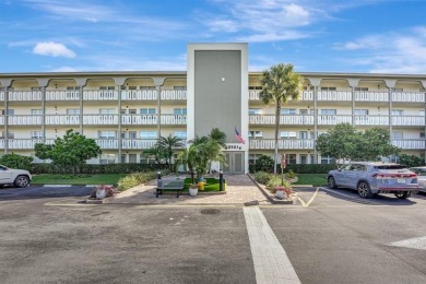 Price Reduced! Stunning Corner Unit in Wynmoor! ALL appliances on Wynmoor Golf Course in Florida - for sale on GolfHomes.com, golf home, golf lot