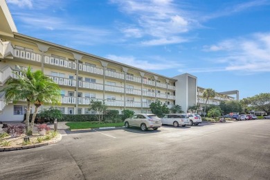 Price Reduced! Stunning Corner Unit in Wynmoor! ALL appliances on Wynmoor Golf Course in Florida - for sale on GolfHomes.com, golf home, golf lot