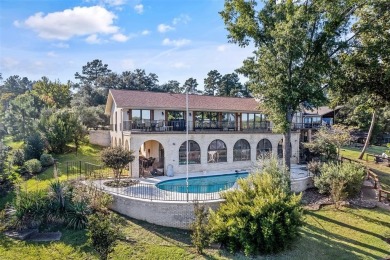 Boasting 3spacious bedrooms  2.5 baths, with vaulted ceilings on Hide-A-Way Lake Golf Course in Texas - for sale on GolfHomes.com, golf home, golf lot