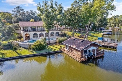 Boasting 3spacious bedrooms  2.5 baths, with vaulted ceilings on Hide-A-Way Lake Golf Course in Texas - for sale on GolfHomes.com, golf home, golf lot