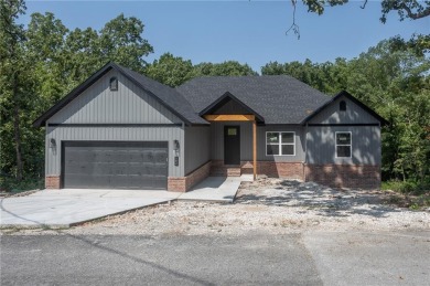 New Construction 1 level - 2 bedroom, 2 bathroom, plus office/ on Bella Vista Country Club - Highlands in Arkansas - for sale on GolfHomes.com, golf home, golf lot