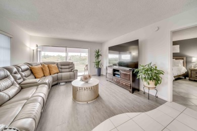 Spacious updated CORNER penthouse unit with great views in the on Inverrary Country Club in Florida - for sale on GolfHomes.com, golf home, golf lot