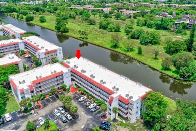 Spacious updated CORNER penthouse unit with great views in the on Inverrary Country Club in Florida - for sale on GolfHomes.com, golf home, golf lot